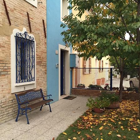 La Casa Della Cicogna Una Casa Al Mare Ideale Anche Per Gli Impegni Di Lavoro O Studio Villa Bellocchi Exterior foto