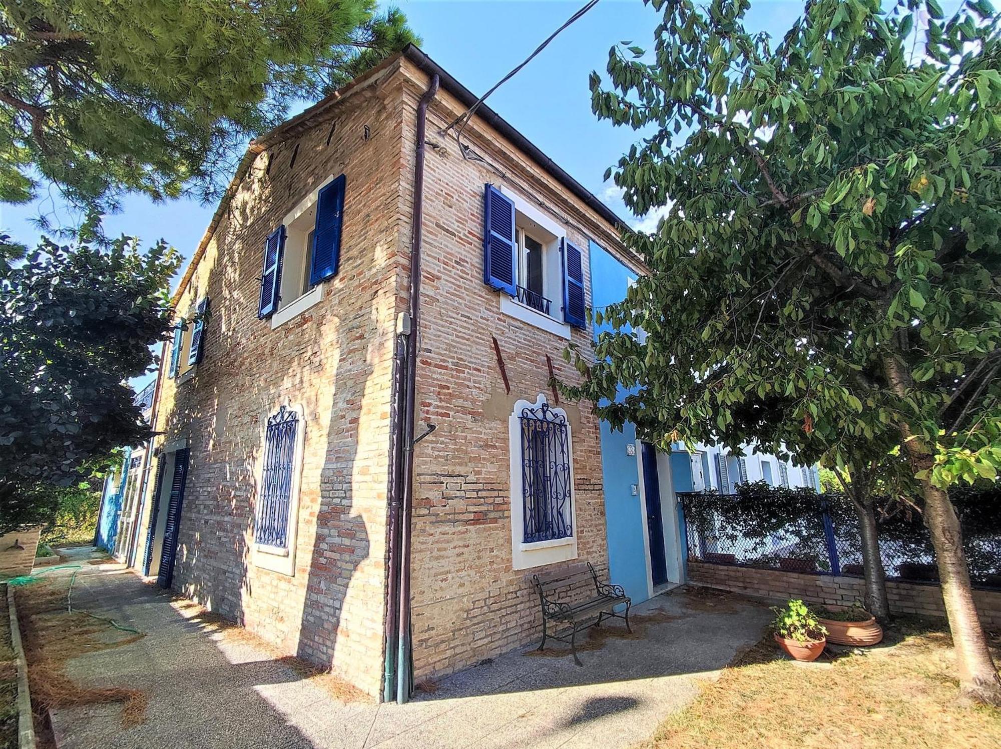 La Casa Della Cicogna Una Casa Al Mare Ideale Anche Per Gli Impegni Di Lavoro O Studio Villa Bellocchi Exterior foto