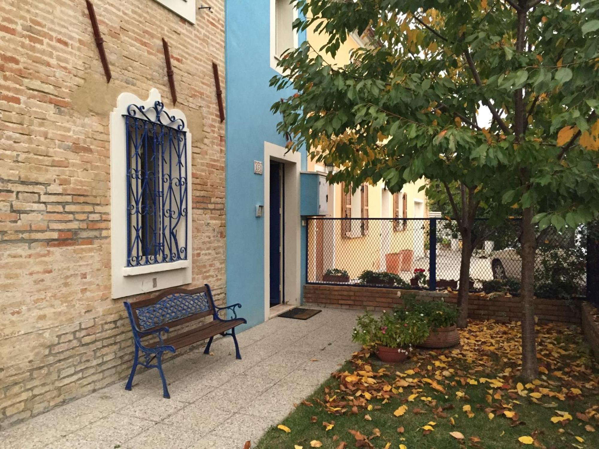 La Casa Della Cicogna Una Casa Al Mare Ideale Anche Per Gli Impegni Di Lavoro O Studio Villa Bellocchi Exterior foto